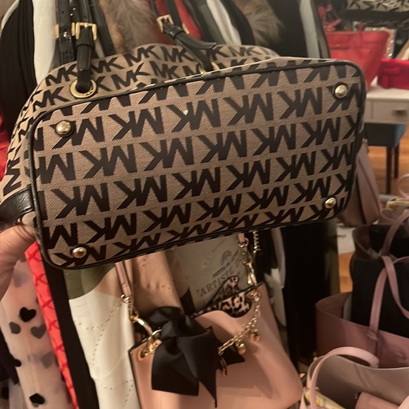 Michael Kors beautiful bag in mint condition - Picture 2 of 4